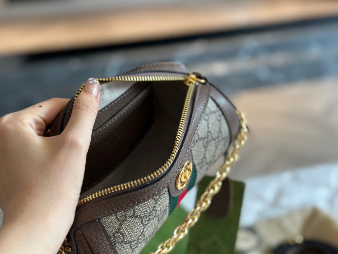 Gucci Rose Gold Logo-Accented Bag 581