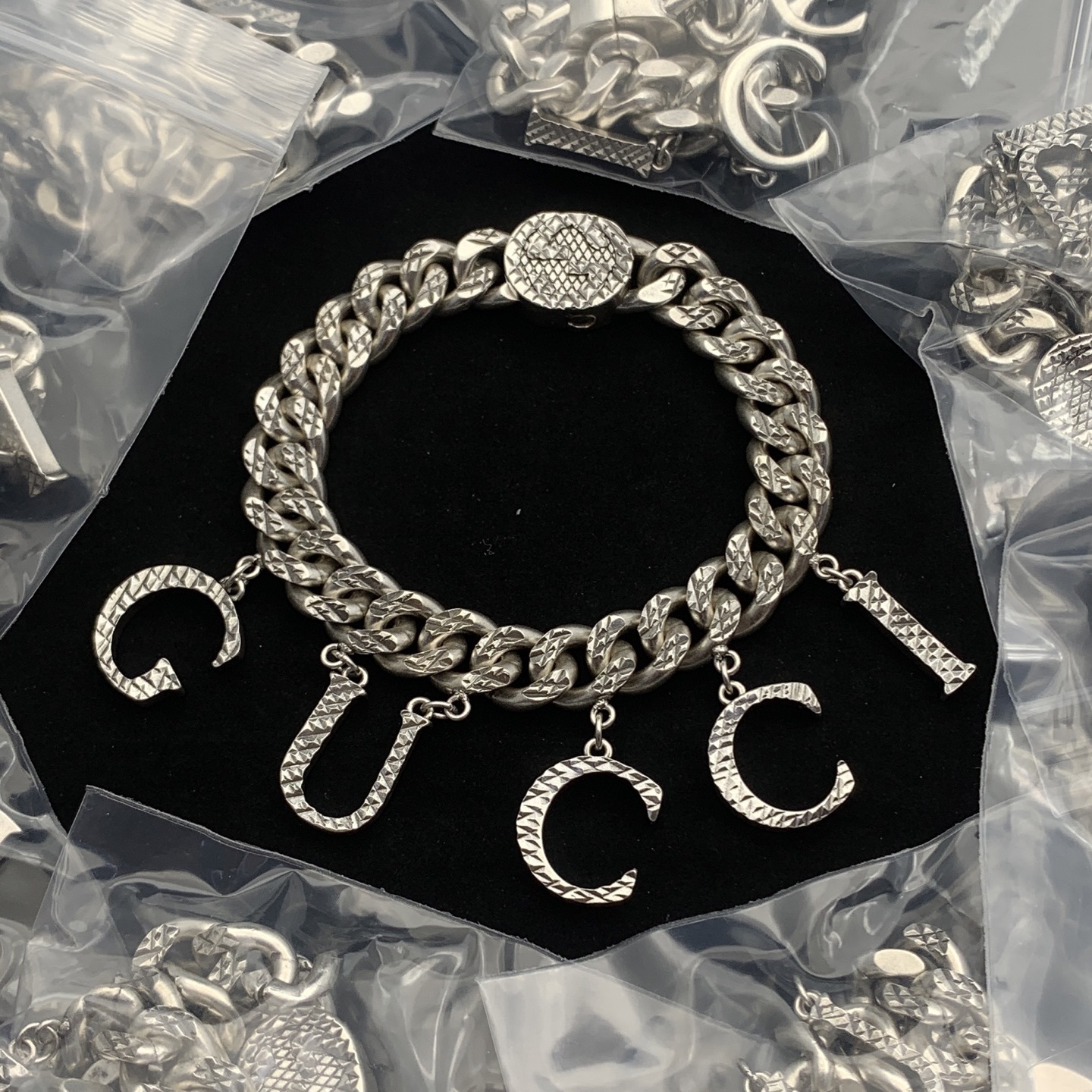 Gucci Silver Logo-Accented Bracelet 260