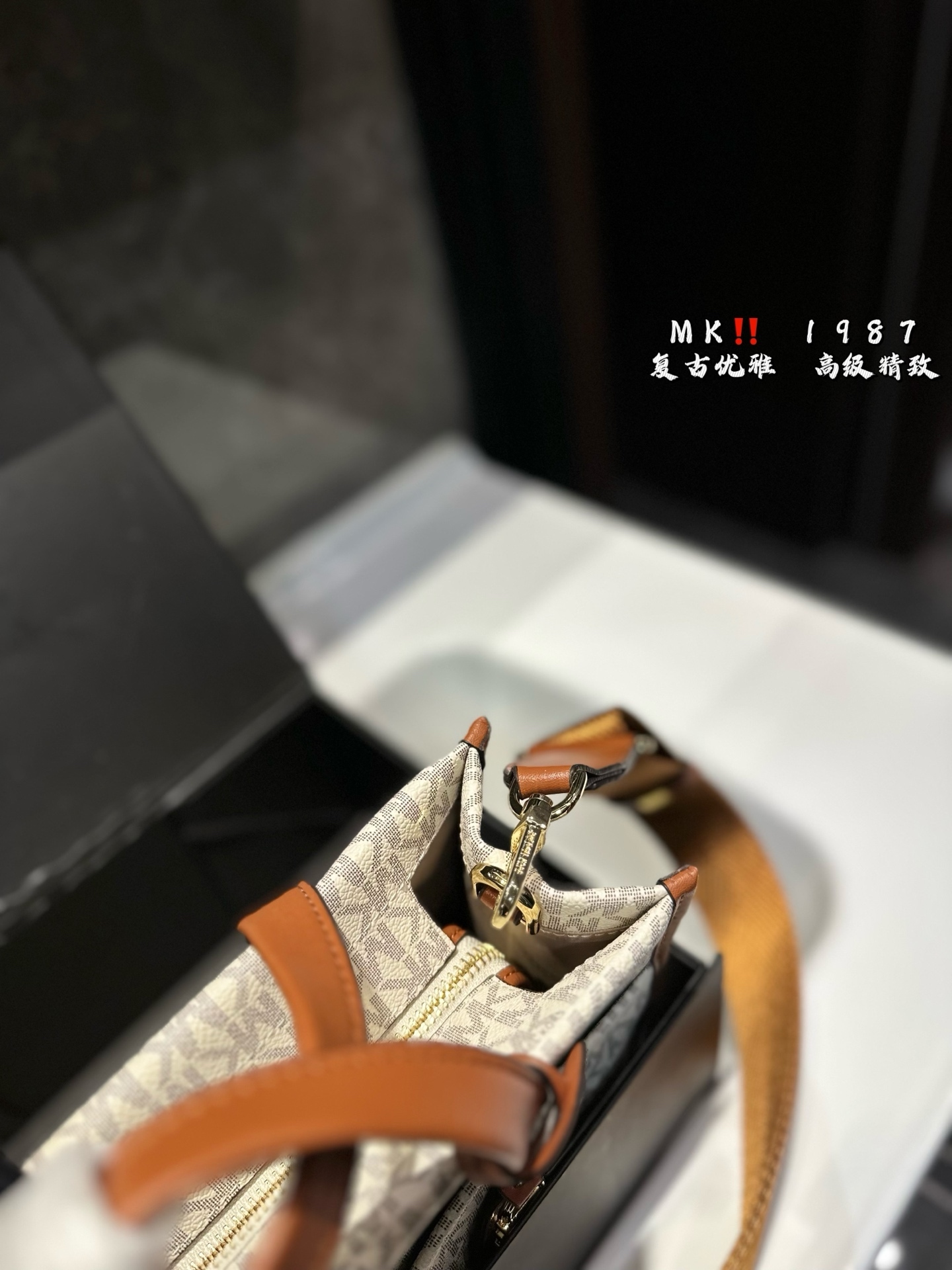 Michael Kors MK EMPIRE Orange Modern Bag 019