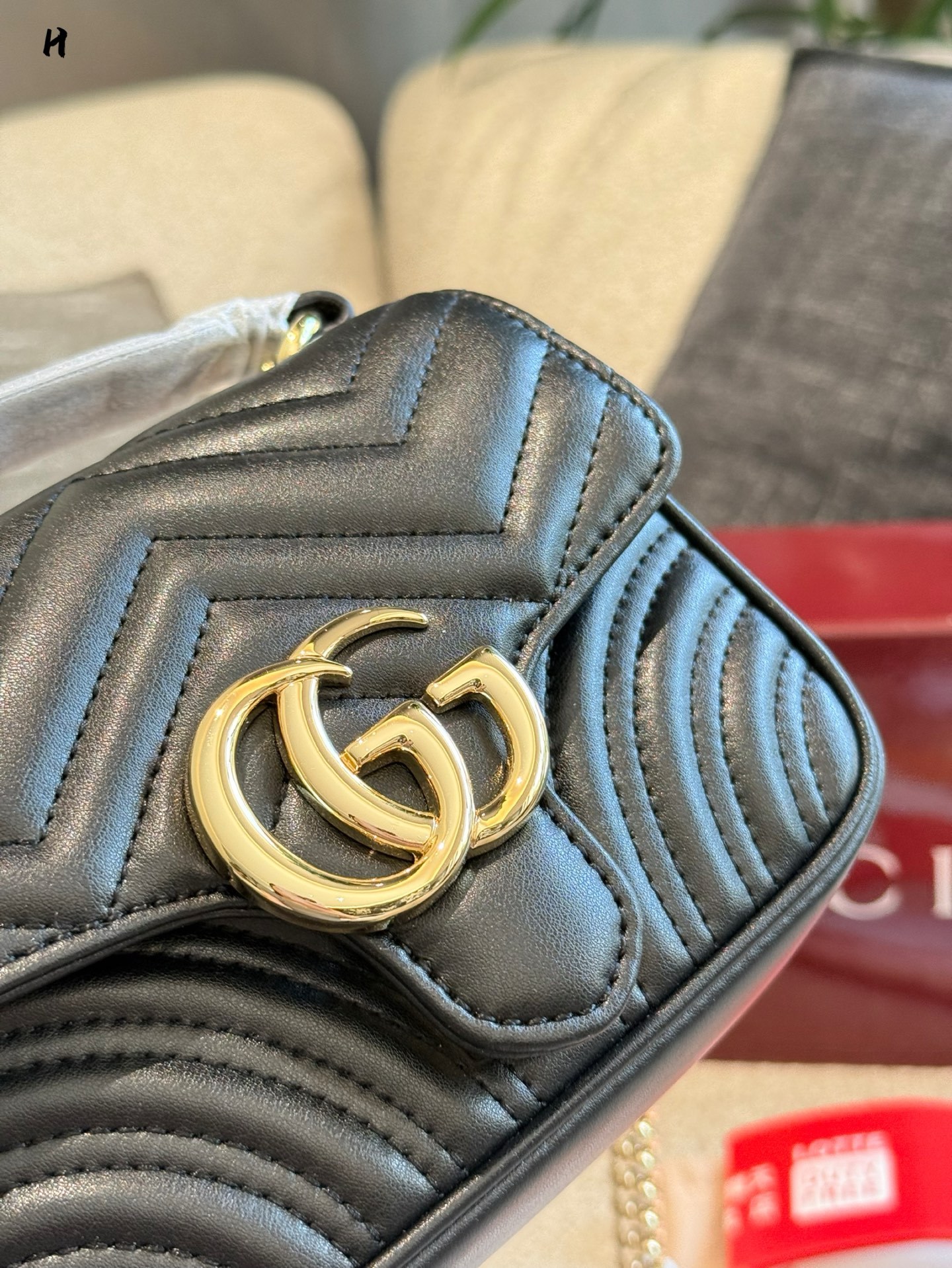 Gucci Rose Gold Logo-Accented Bag 551