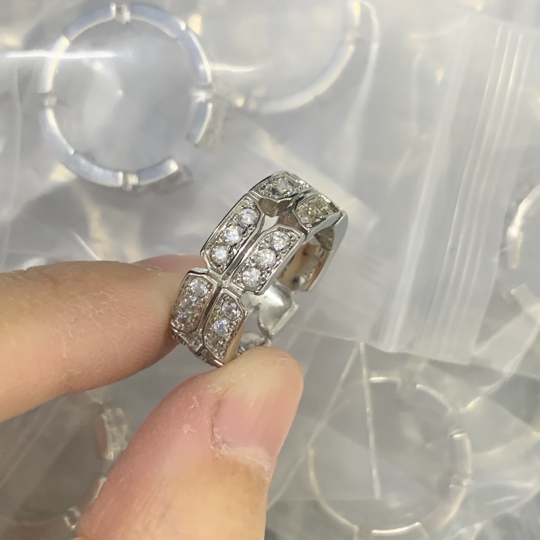 LV Silver Geometric Ring 1033