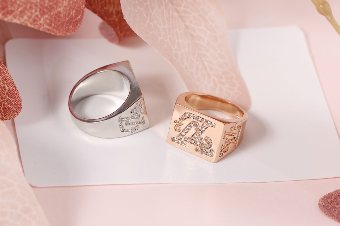LV Rose Gold Logo-Accented ring131