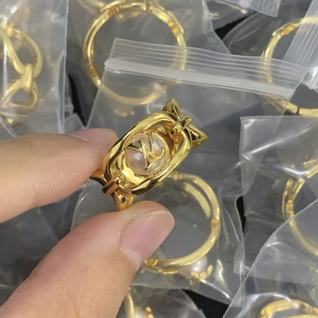 LV Rose Gold Logo-Accented Ring 1037