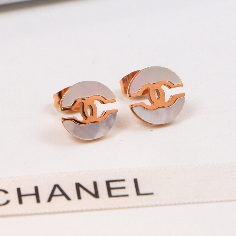 Chanel Gold Logo-Accented Earrings 007