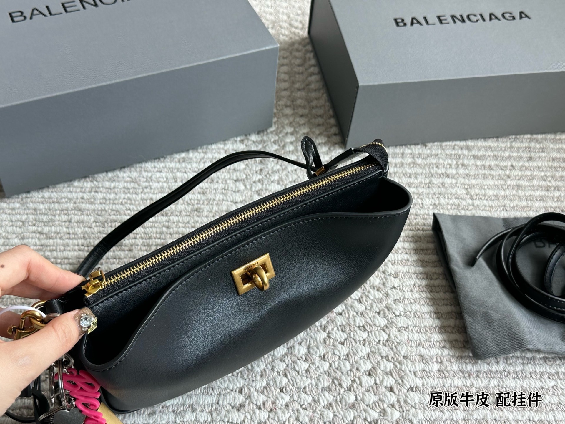 Balenciaga Beige Logo-Accented Bag 059