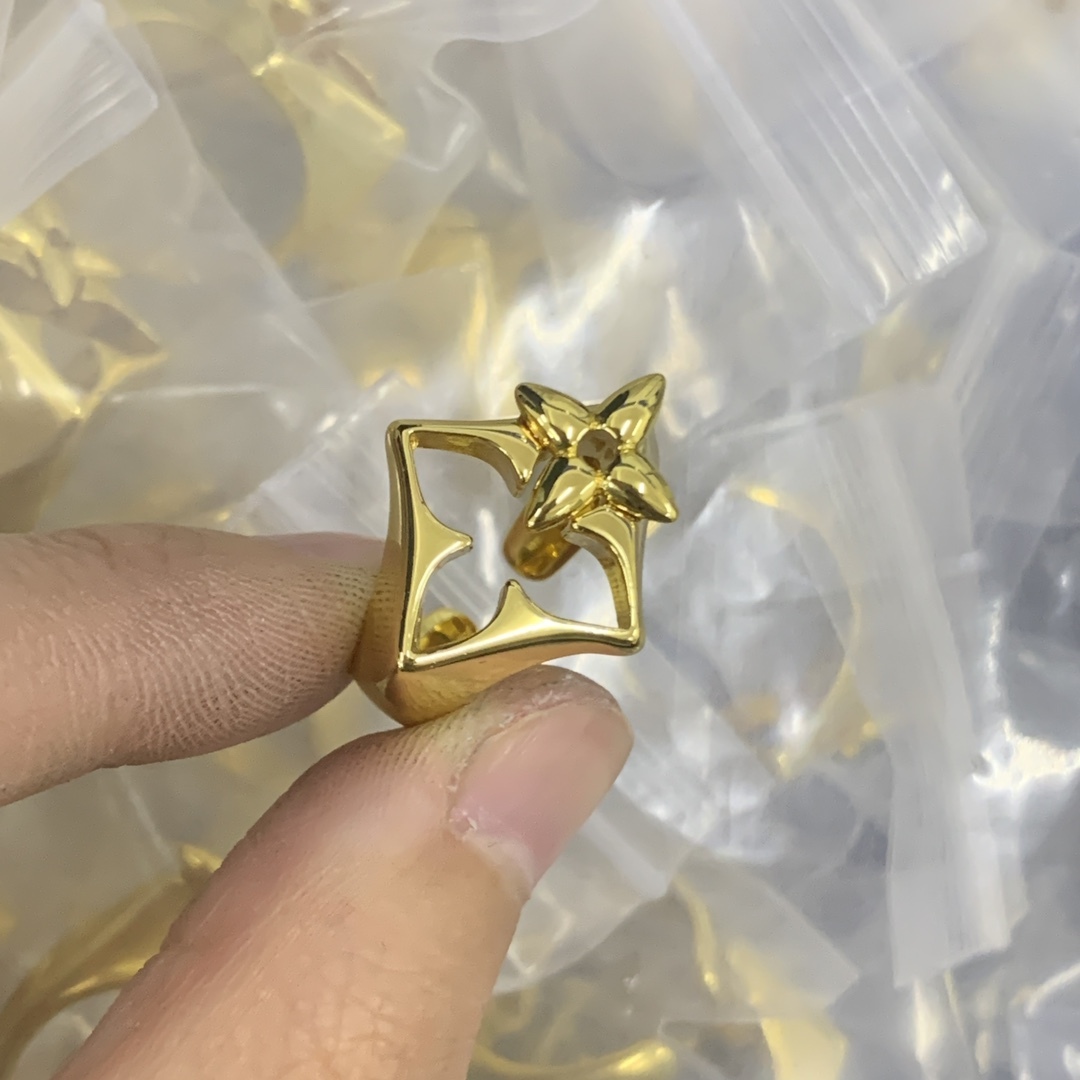 LV Gold Geometric Ring 670