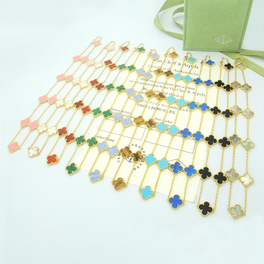 Van Cleef Gold Vintage-Inspired Necklace 052