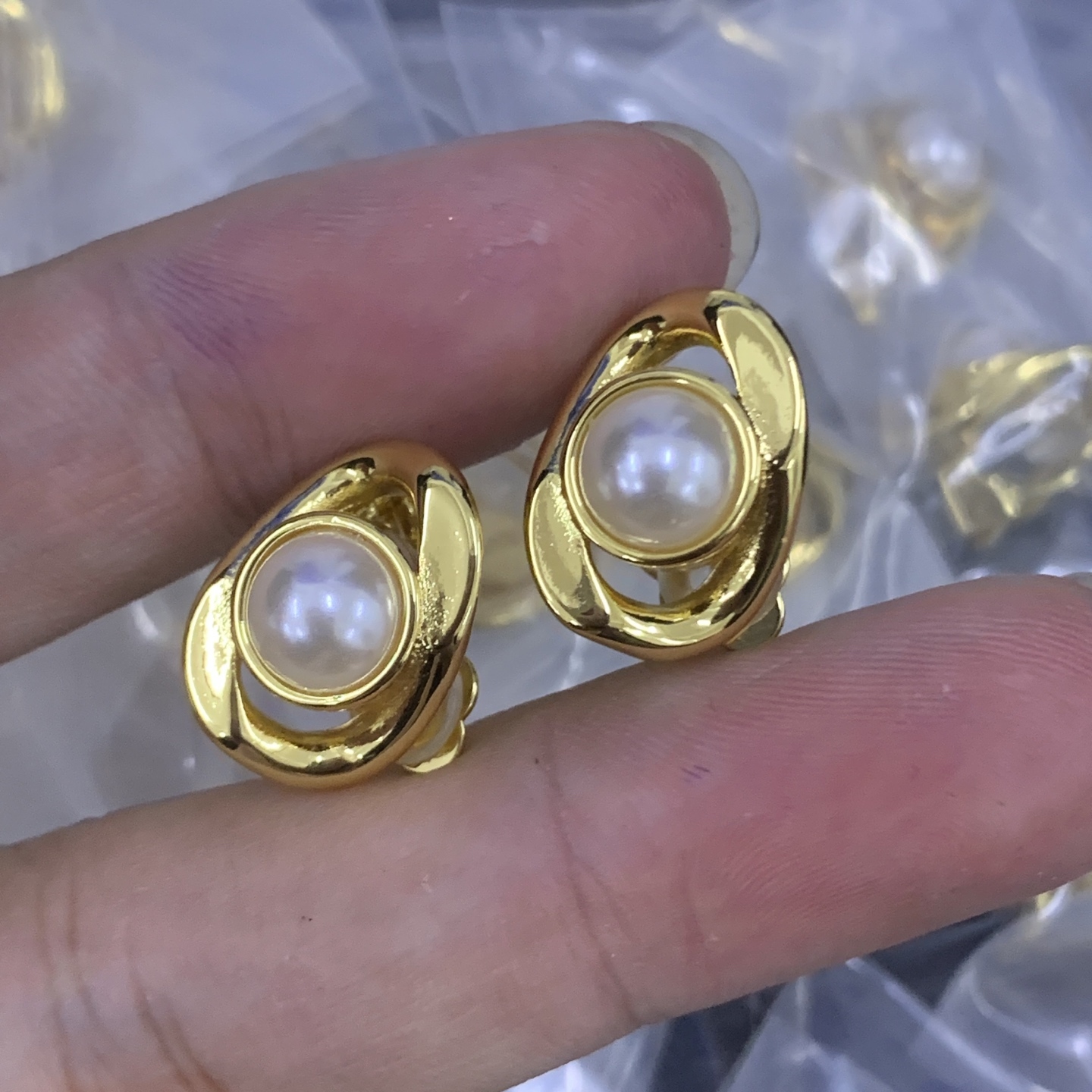Celine Gold Logo-Accented Earrings 004