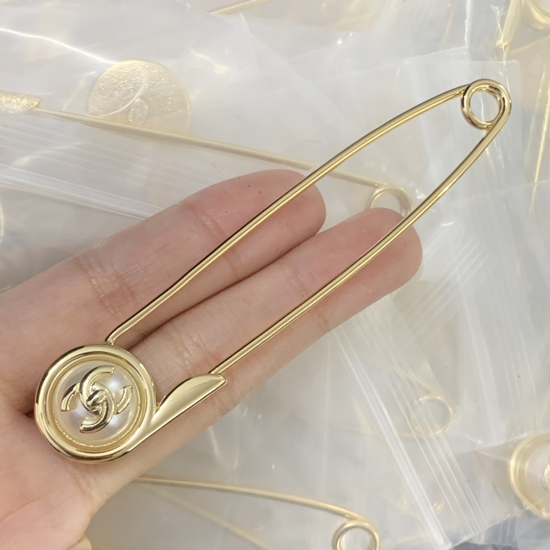 Chanel Rose Gold Vintage-Inspired Brooch 1120