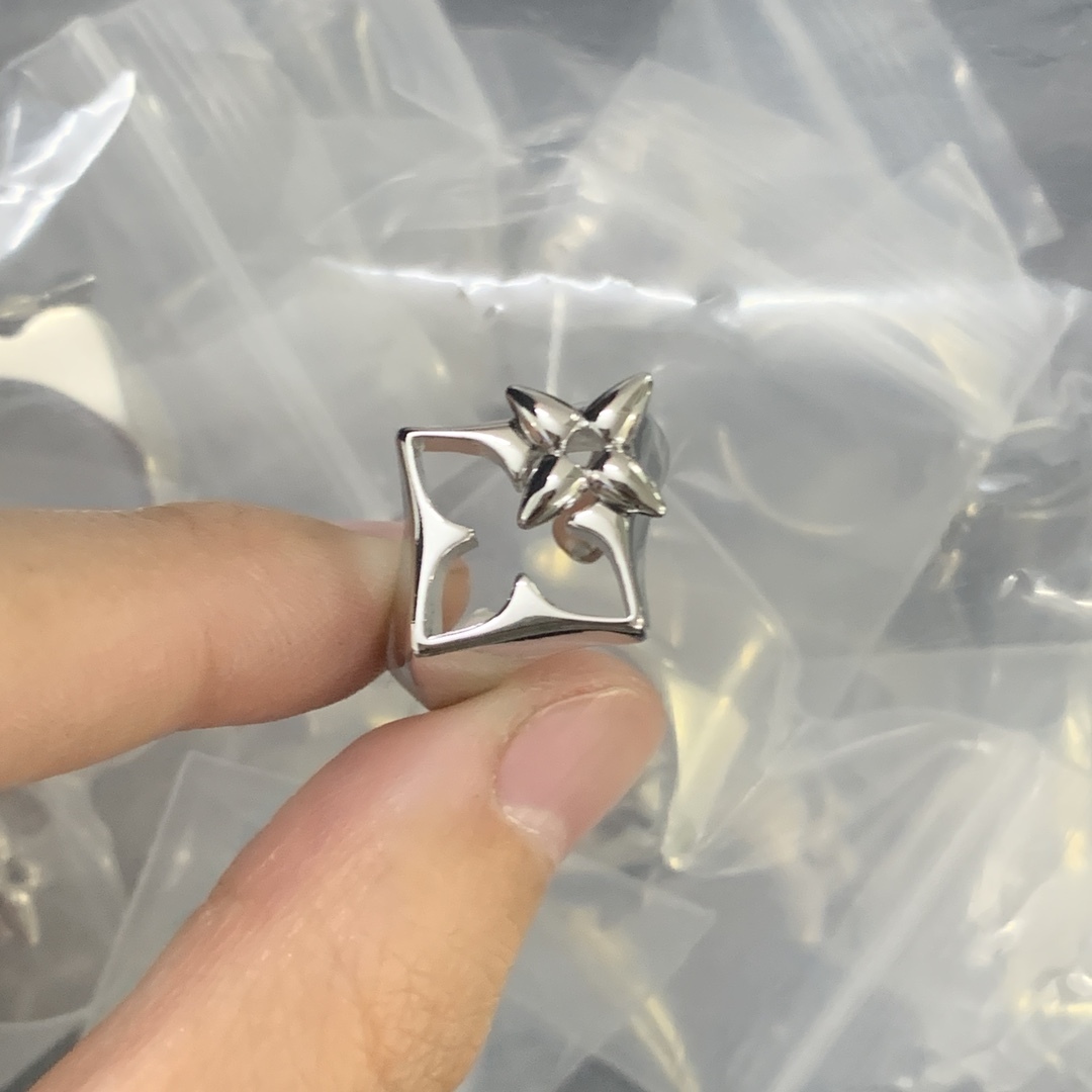 LV Silver Geometric Ring 674