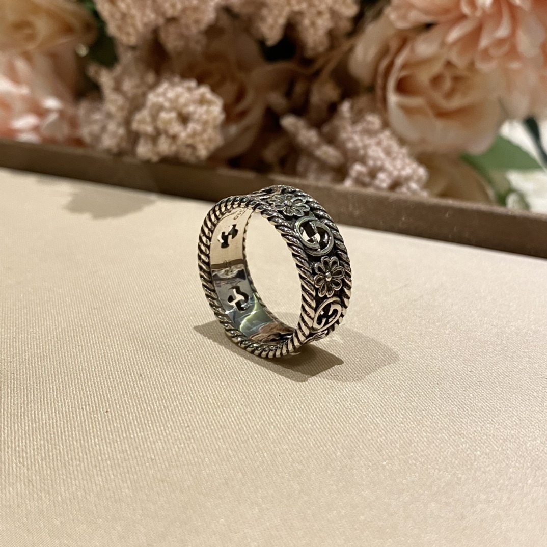 Gucci Silver Vintage-Inspired Ring 041