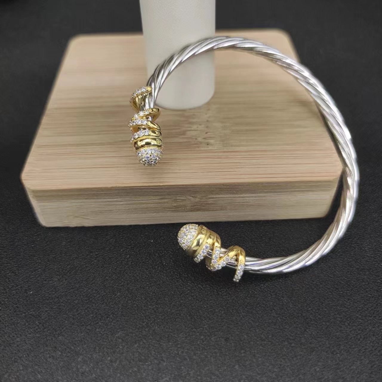 David Yurman Silver Logo-Accented Bracelet 005