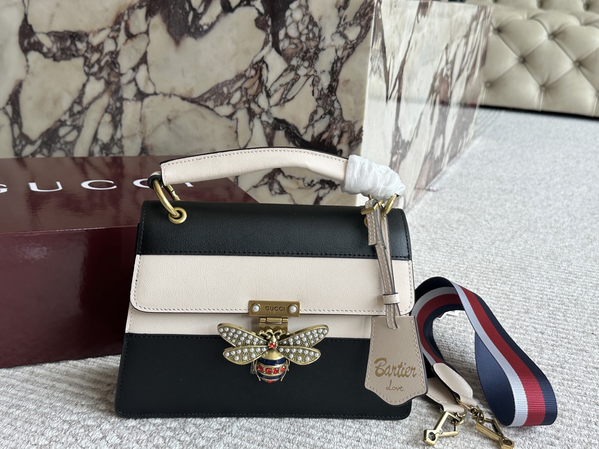 Gucci Silver Vintage-Inspired Bag 559