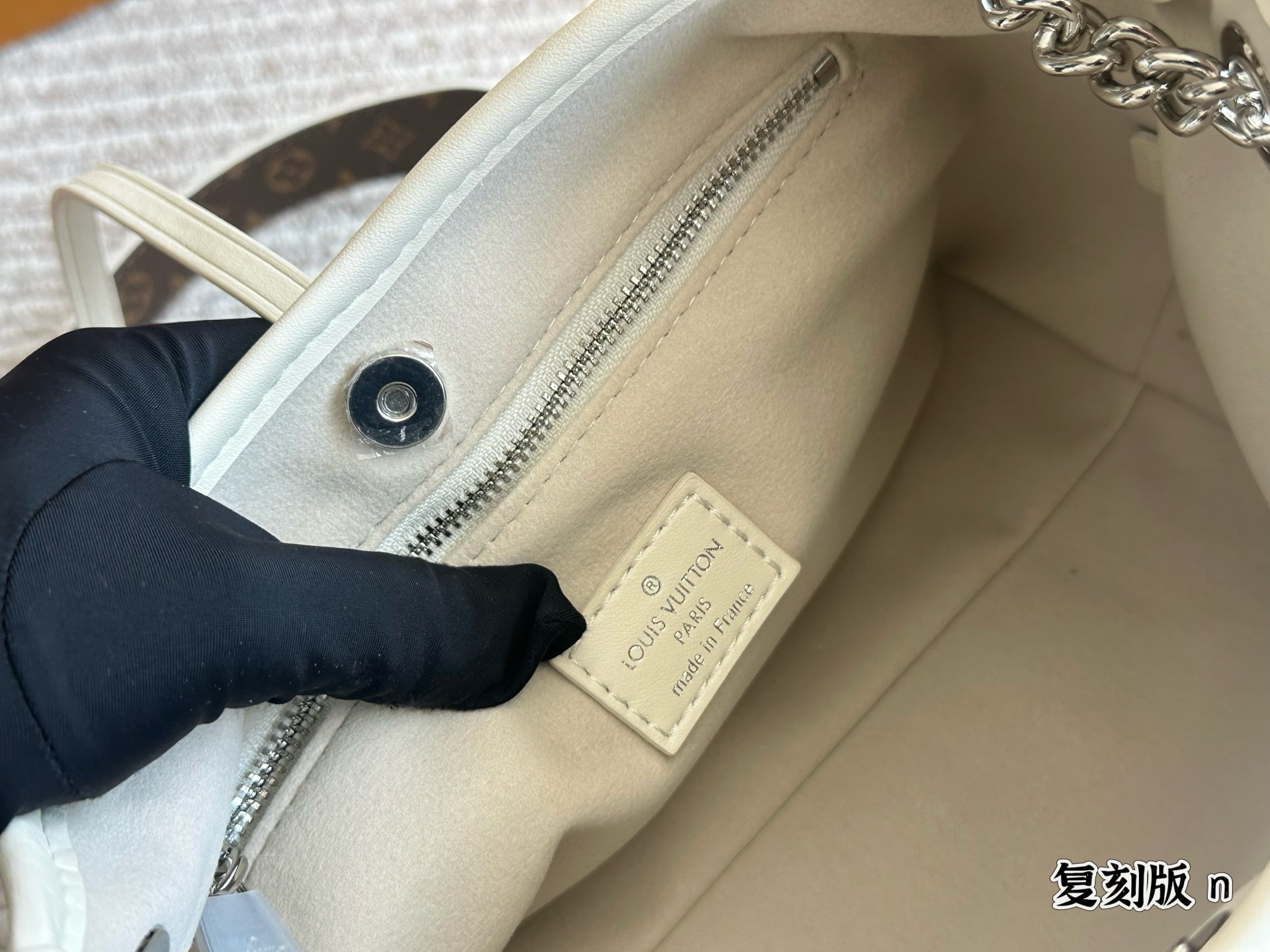 LV Silver Vintage-Inspired Bag 1417