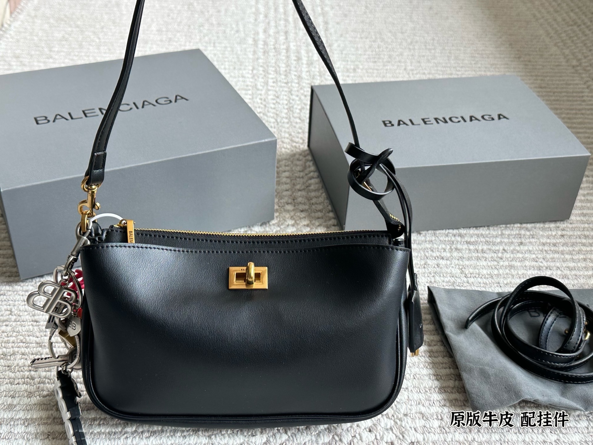 Balenciaga Beige Logo-Accented Bag 059
