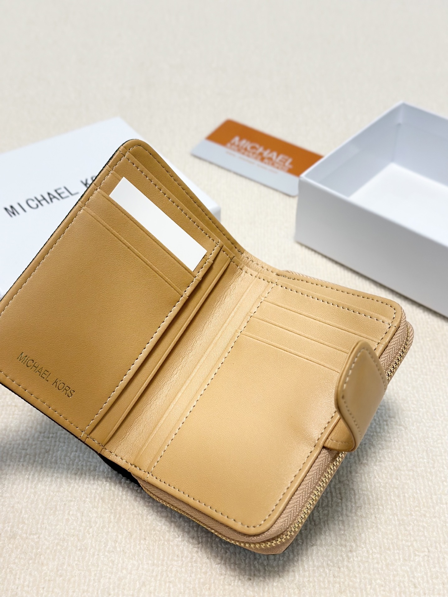 Michael Kors MK Silver Textured Wallet Bag 027