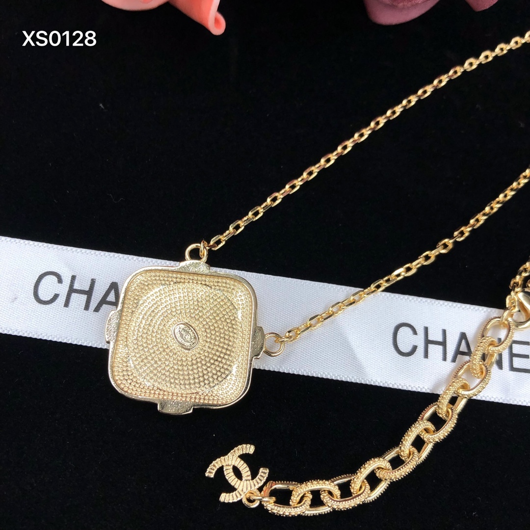 Chanel Rose Gold Vintage-Inspired Necklace 1043