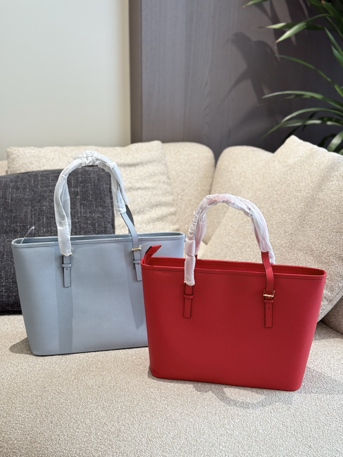 MK Beige Logo-Accented Bag 007