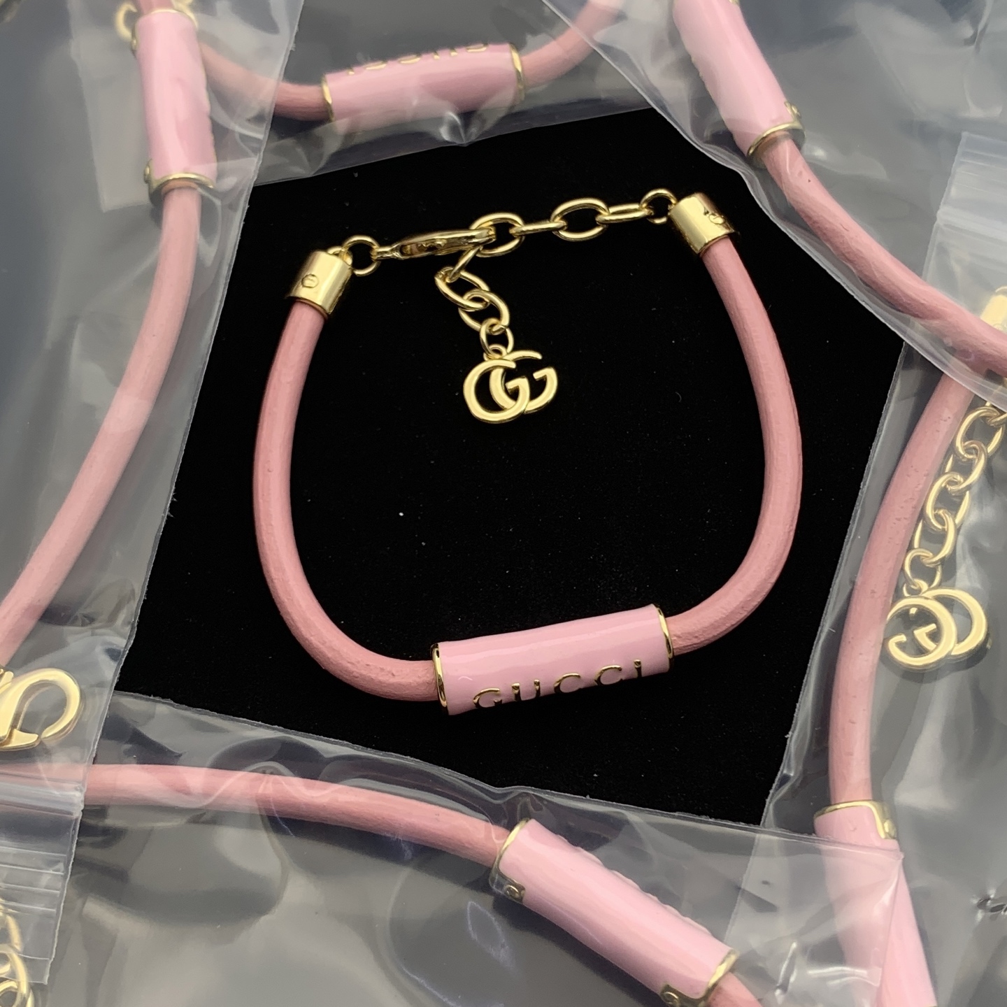 Gucci Rose Gold Logo-Accented Bracelet 476