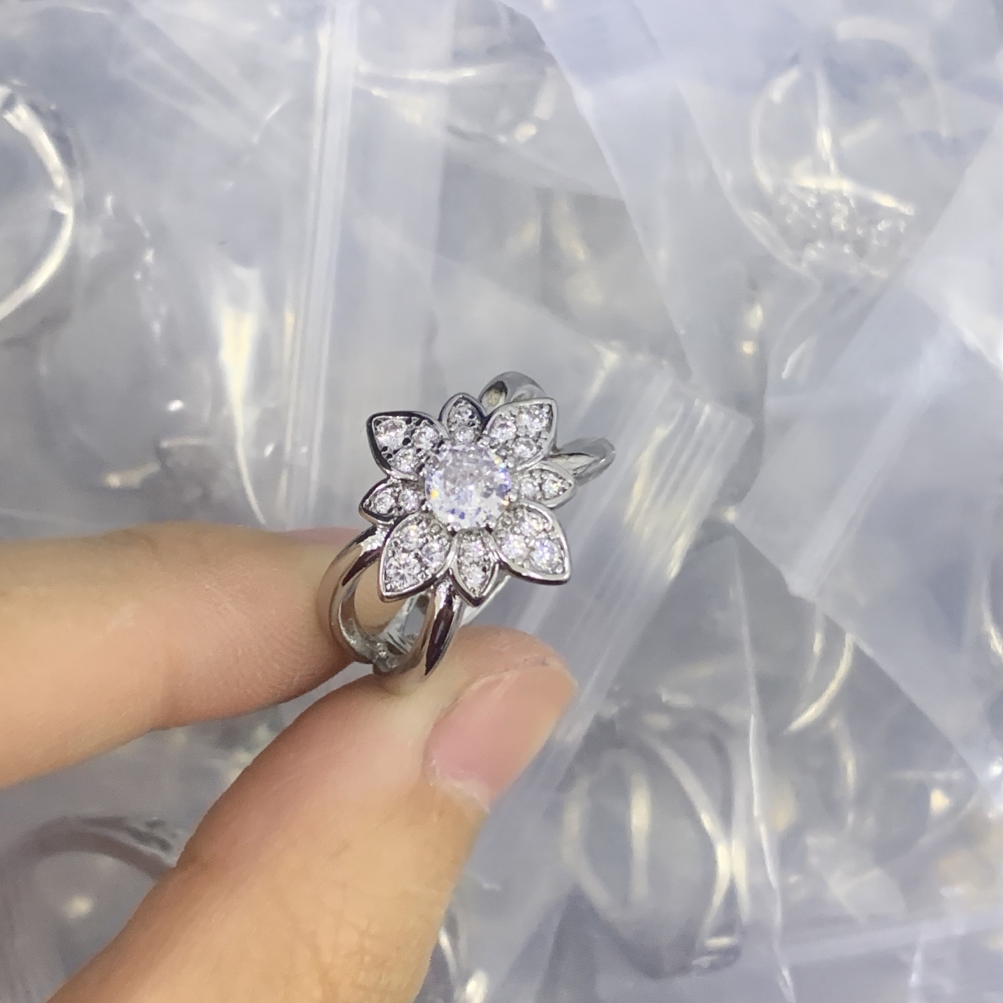 Gucci Silver Vintage-Inspired Ring 195
