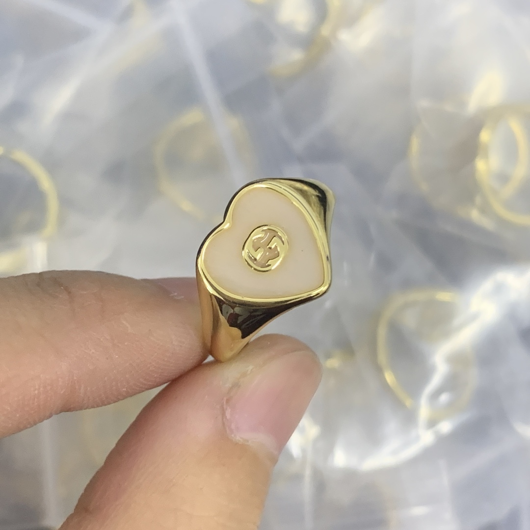 Gucci Rose Gold Logo-Accented Ring 199