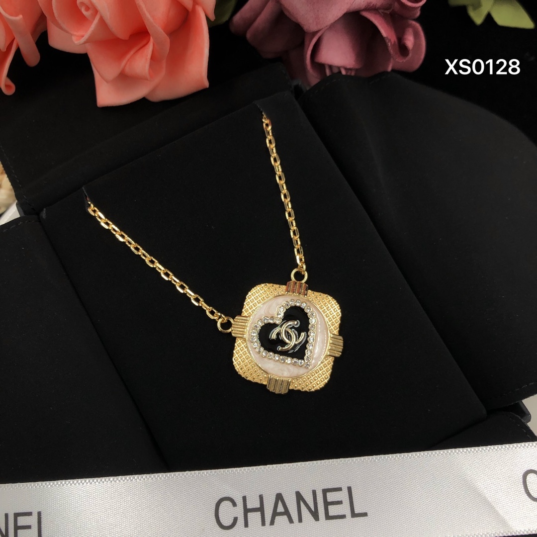 Chanel Rose Gold Vintage-Inspired Necklace 1043