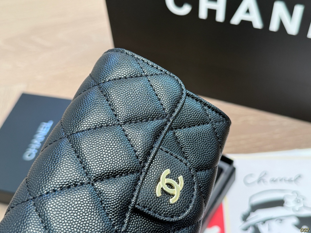 Quilted First-Layer Cowhide Mini Flap Bag with Chain Strap Chanel Silver Logo-Accented Bag 1410
