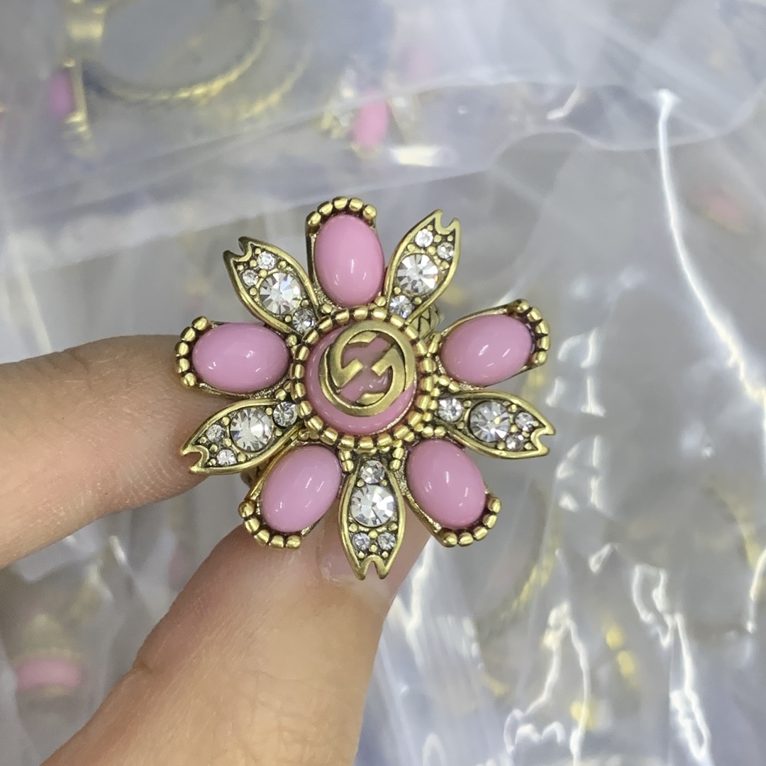 Gucci Rose Gold Vintage-Inspired Ring 217