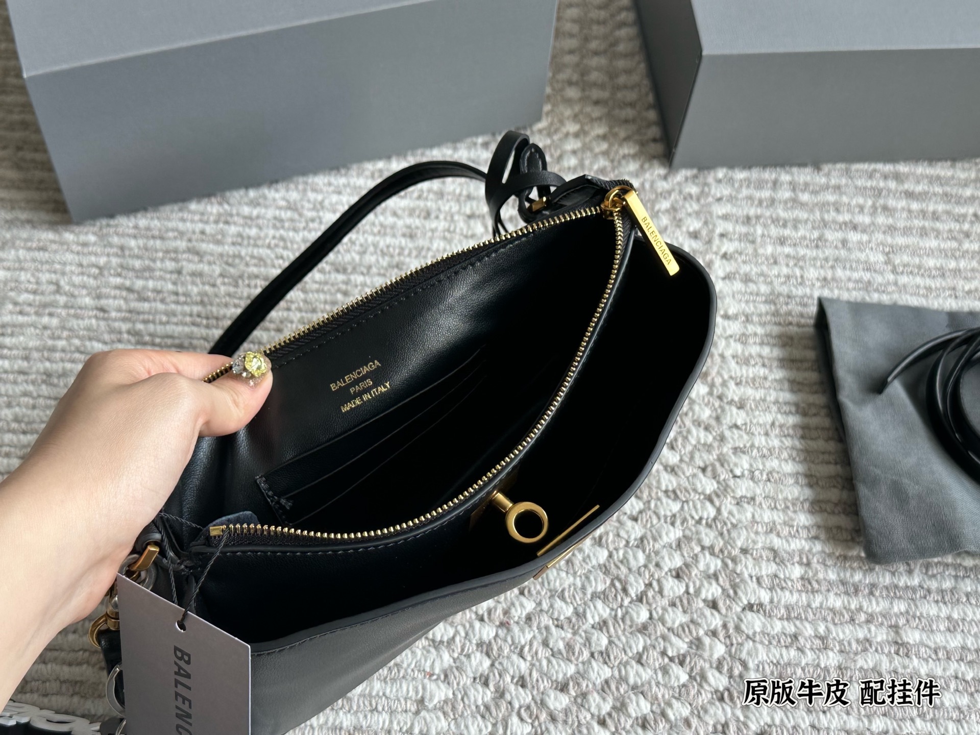Balenciaga Beige Logo-Accented Bag 059