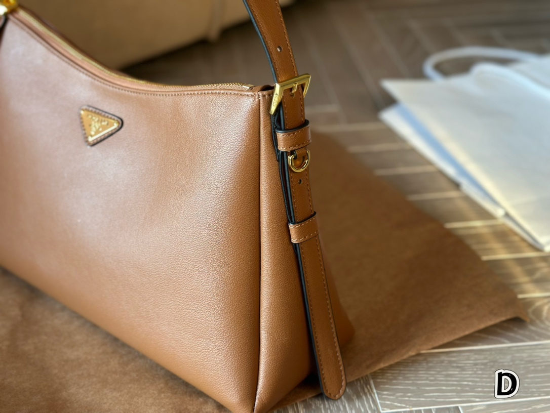 Prada Brown Logo-Accented Bag 090