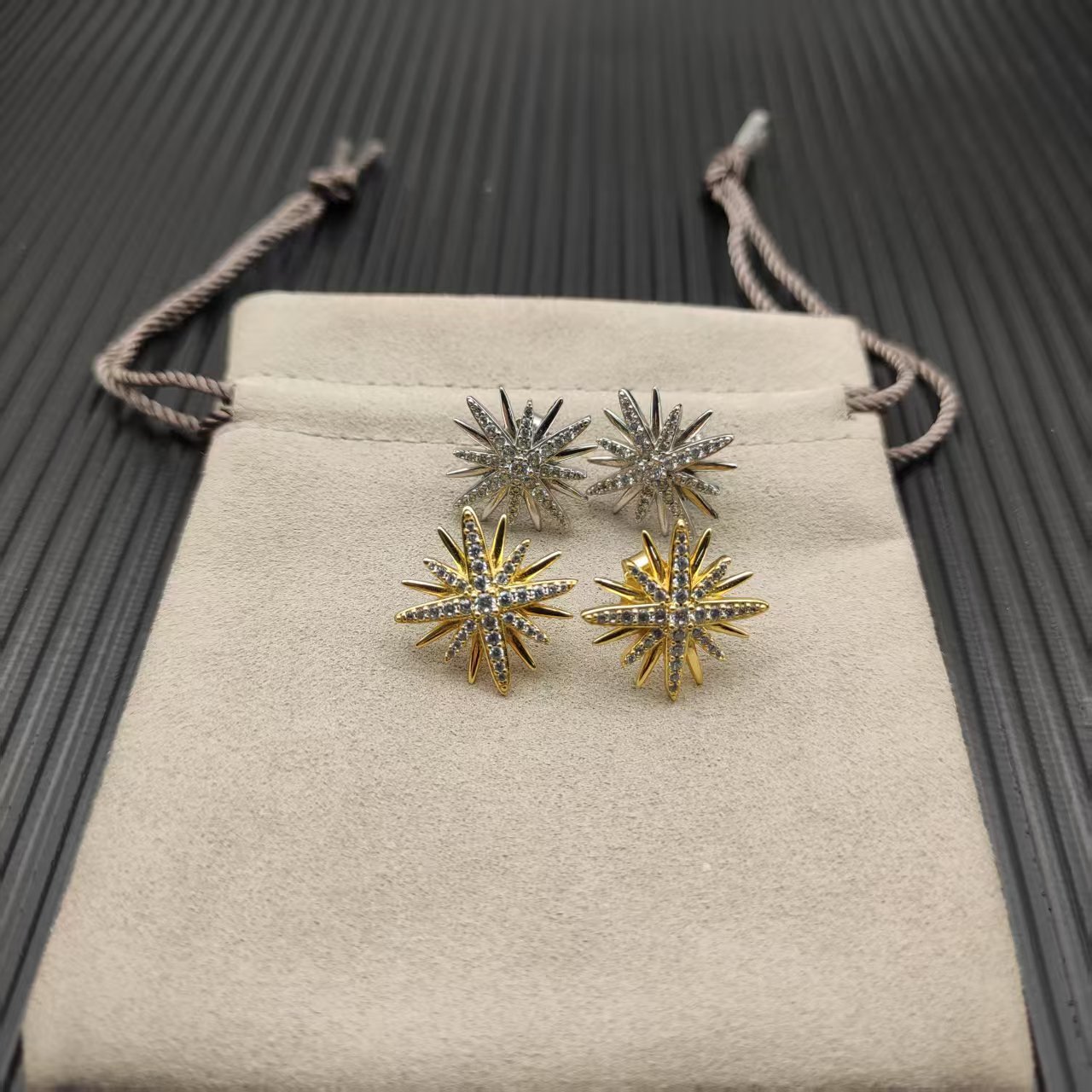 David Yurman Silver Logo-Accented Earrings 229
