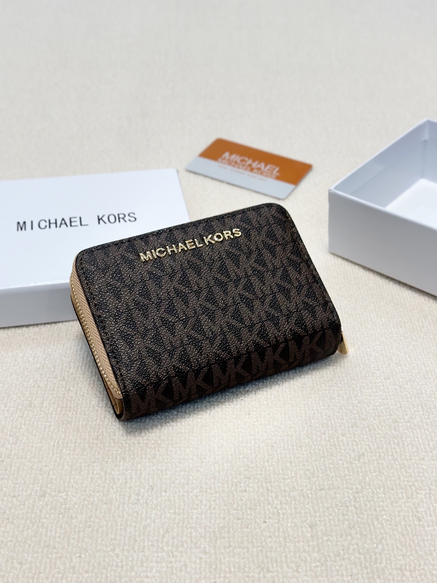 Michael Kors MK Silver Textured Wallet Bag 027