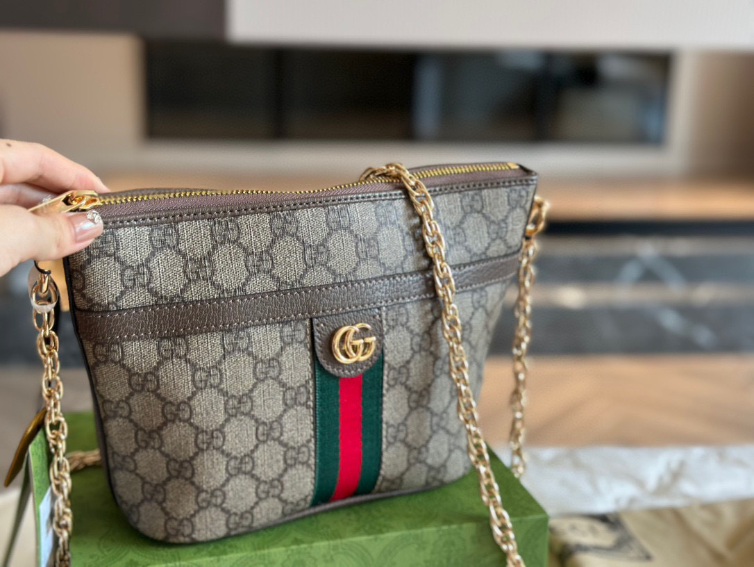 Gucci Silver Quilted Bag 575