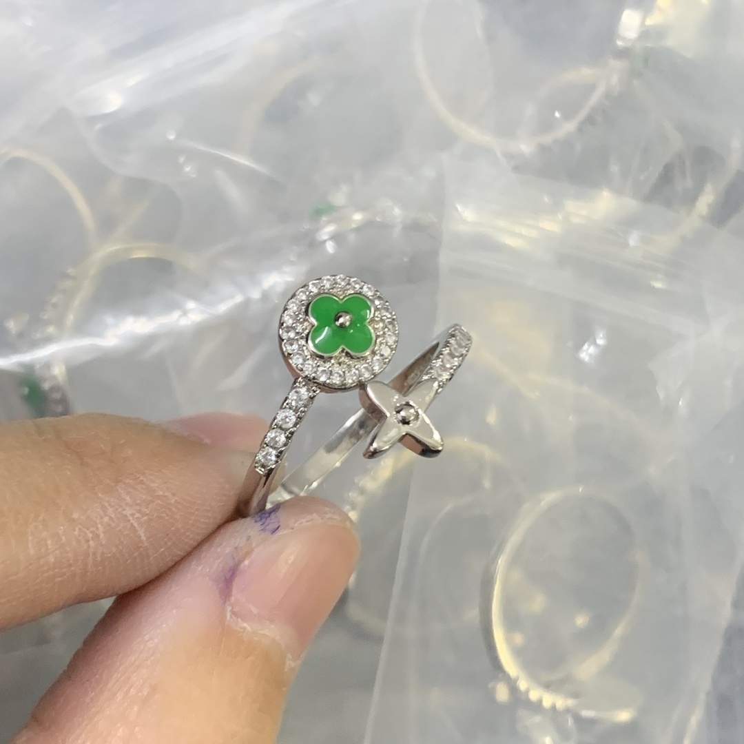LV Green Vintage-Inspired Ring 687