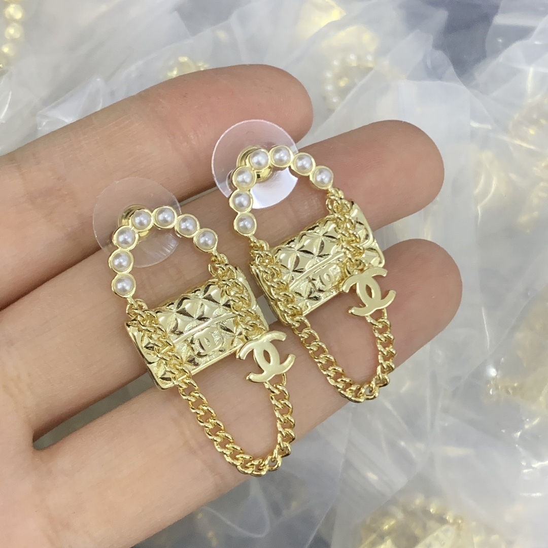 Chanel Gold Vintage-Inspired Earrings 130