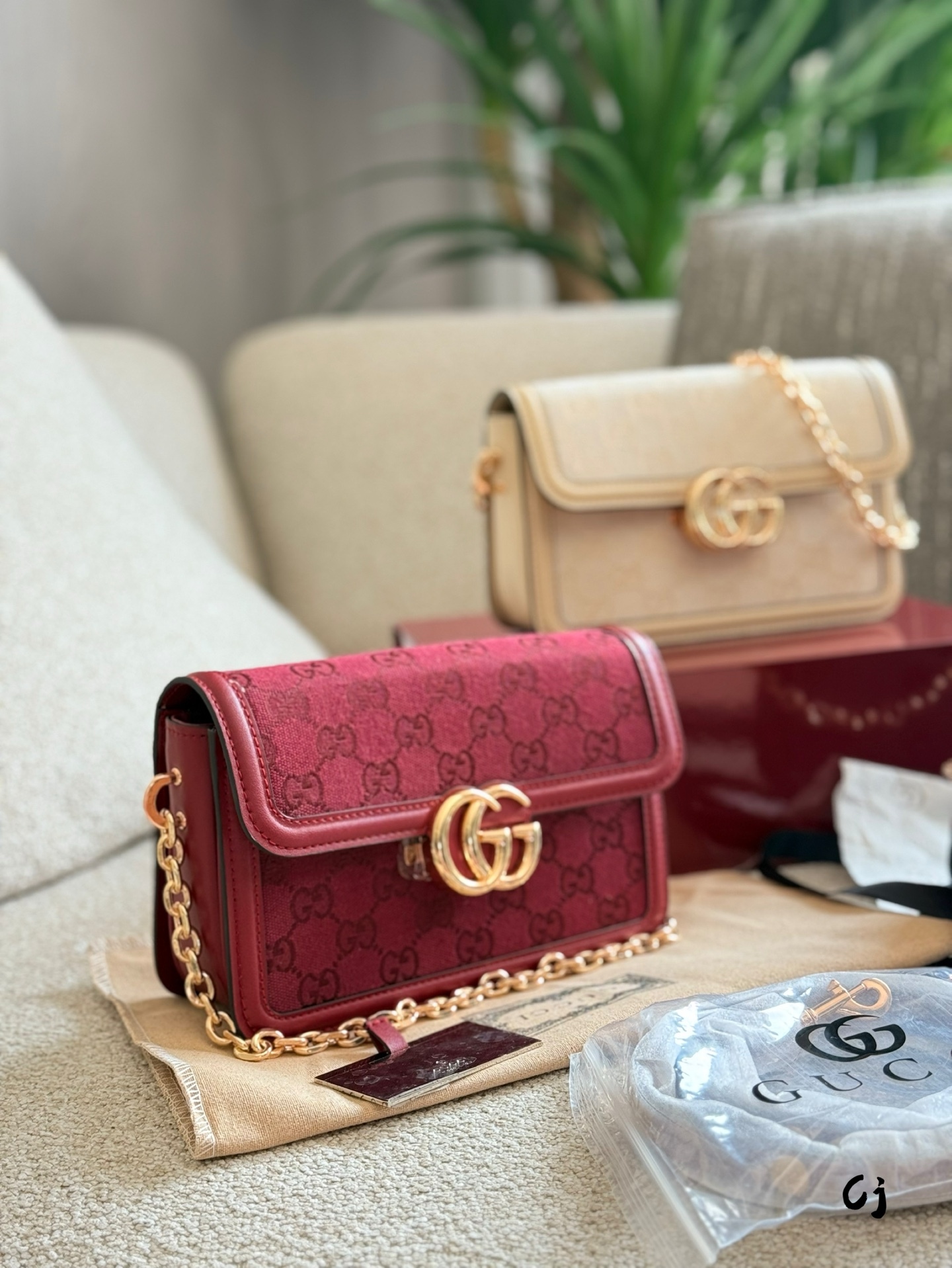 Gucci Rose Gold Logo-Accented Bag 557