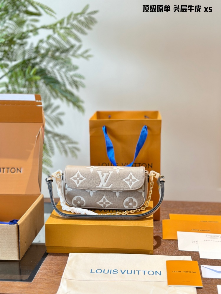 LV Silver Vintage-Inspired Bag 1610