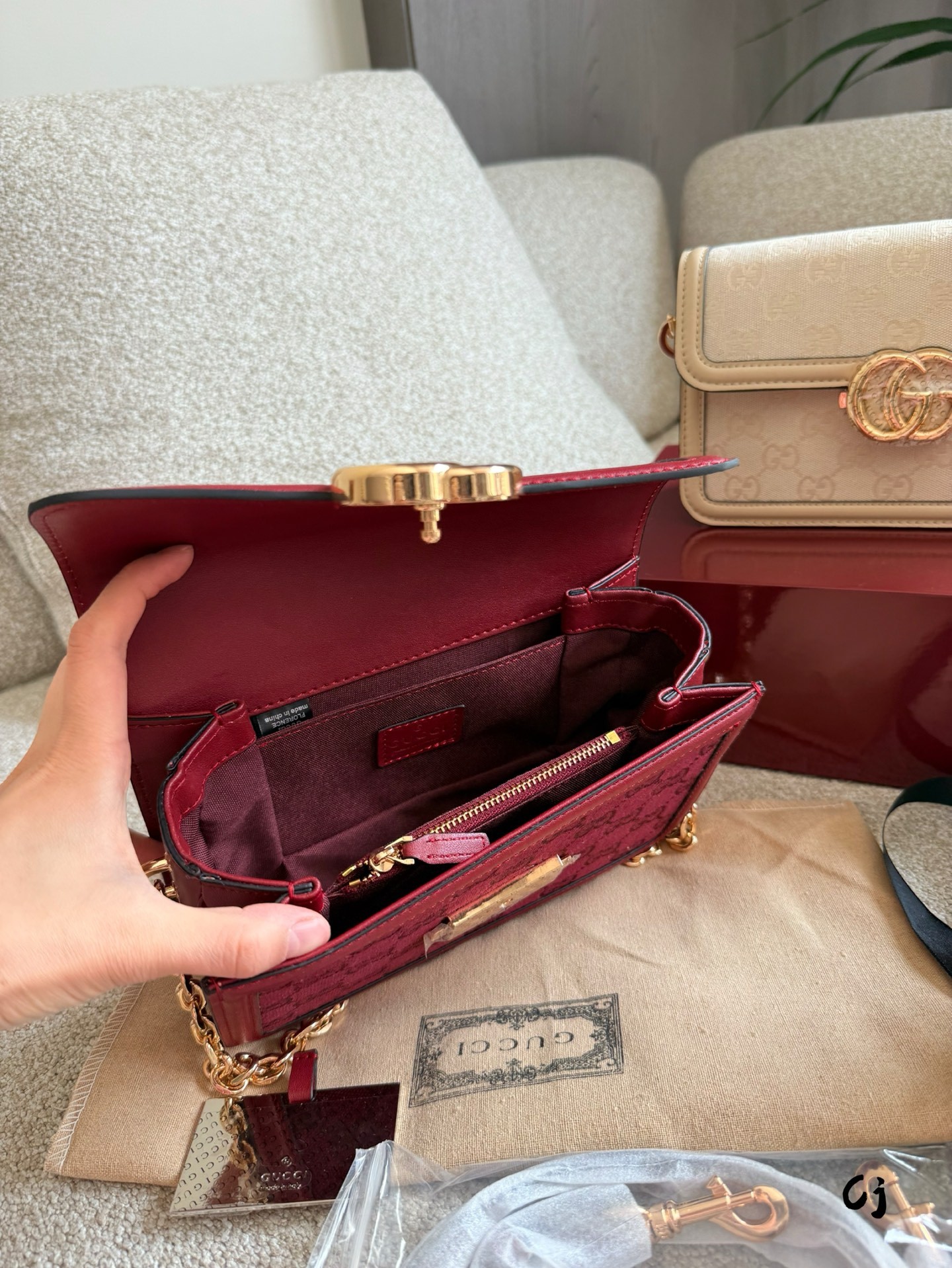 Gucci Rose Gold Logo-Accented Bag 557