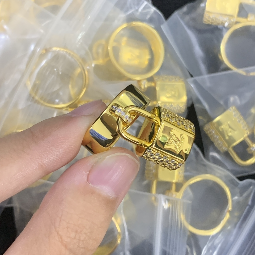 LV Gold Geometric Ring 1041