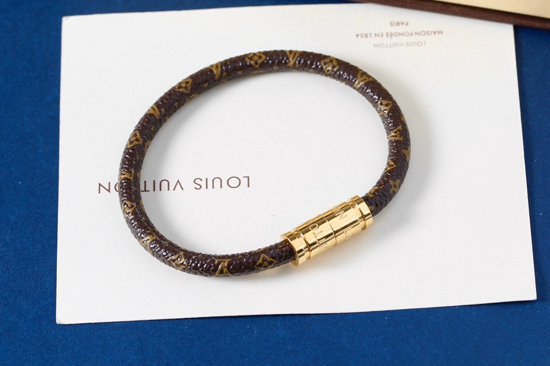 LV bracelet 052