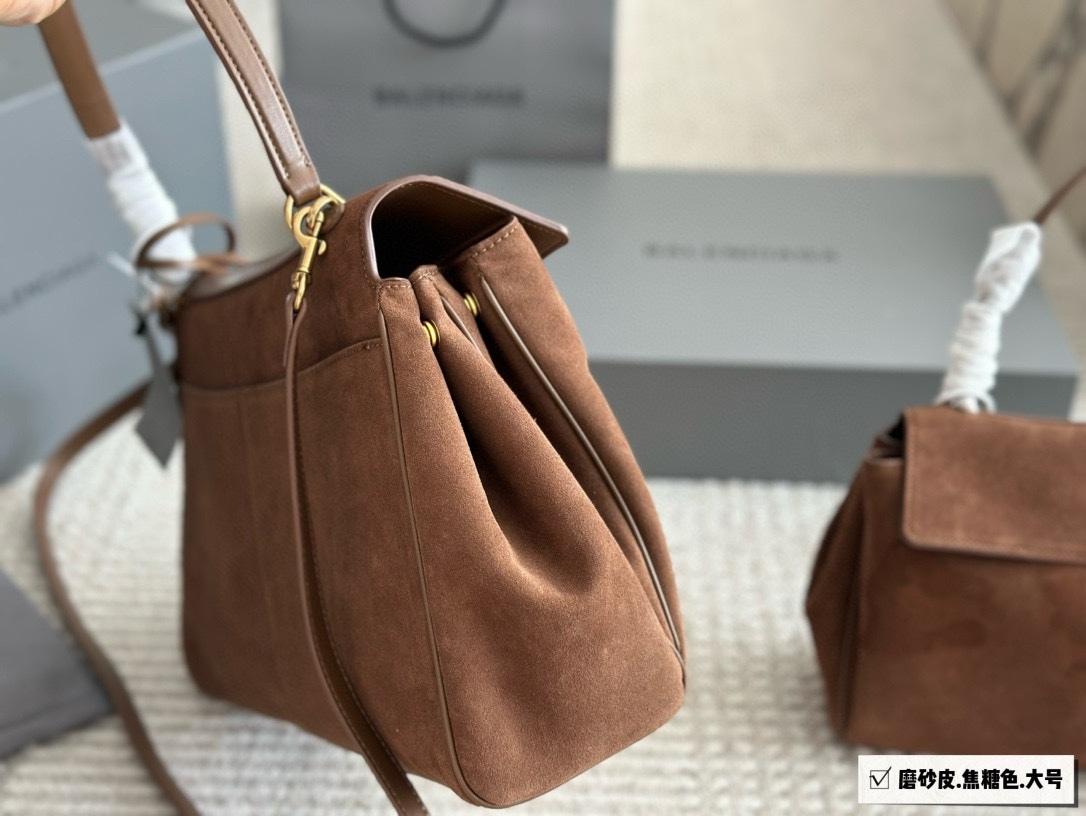 Balenciaga Brown Logo-Accented Bag 074