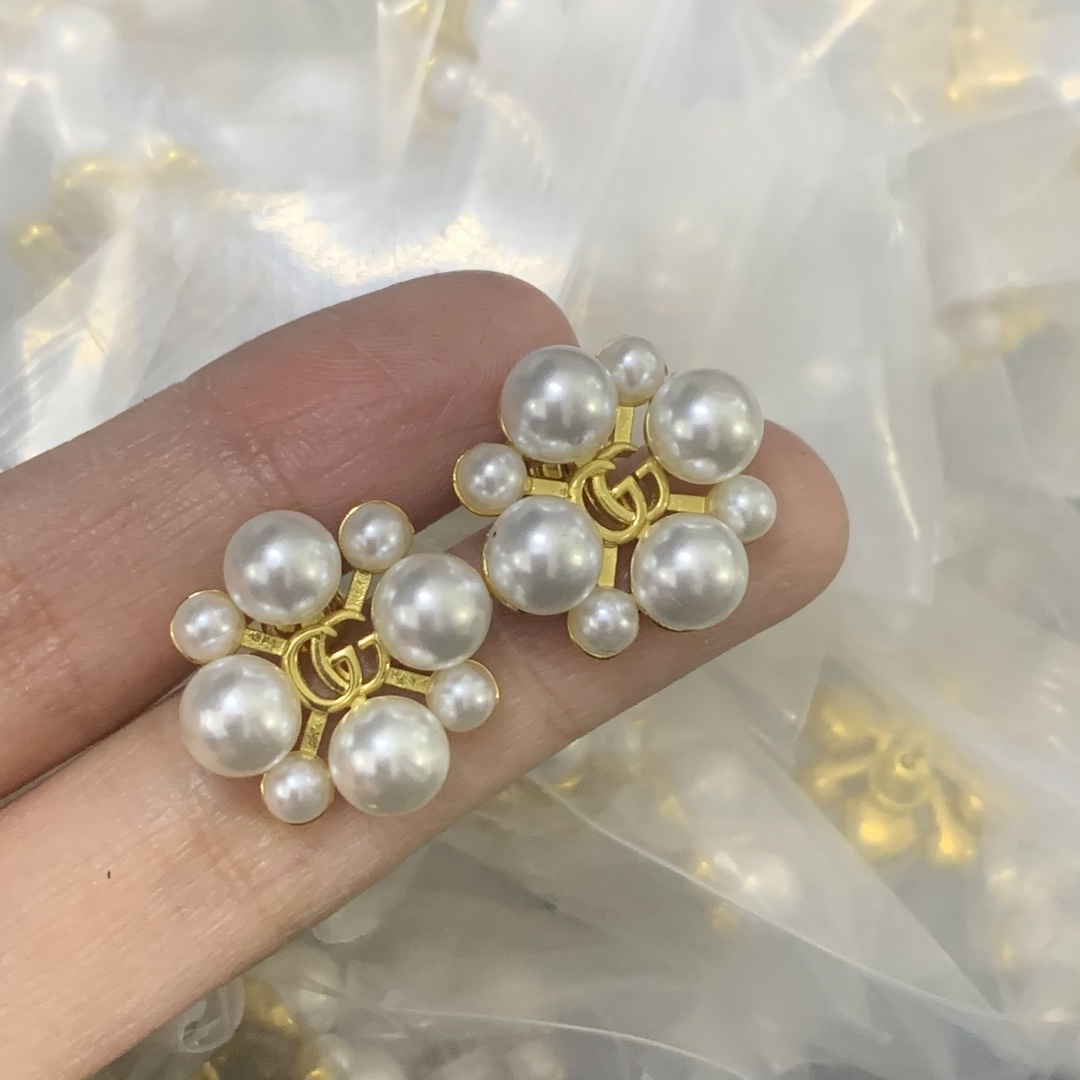 Gucci Silver Vintage-Inspired Earrings 418