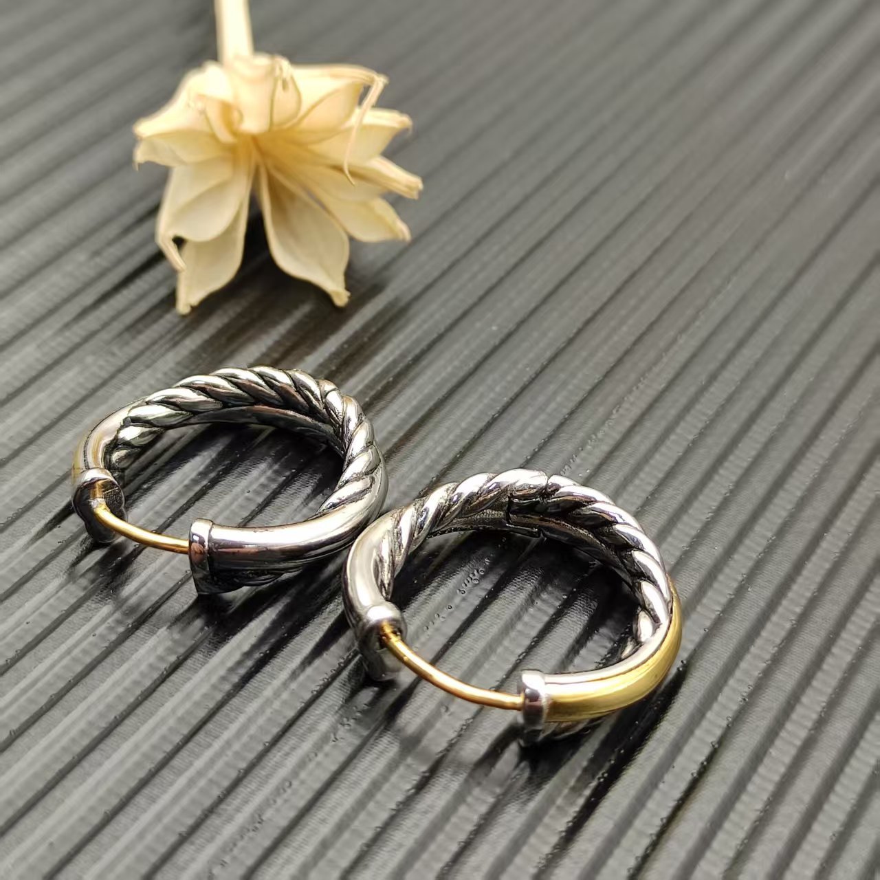 David Yurman Silver Logo-Accented Earrings 234