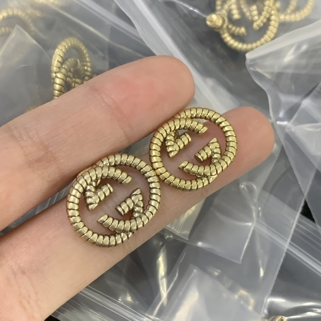 Gucci Rose Gold Logo-Accented Earrings 107