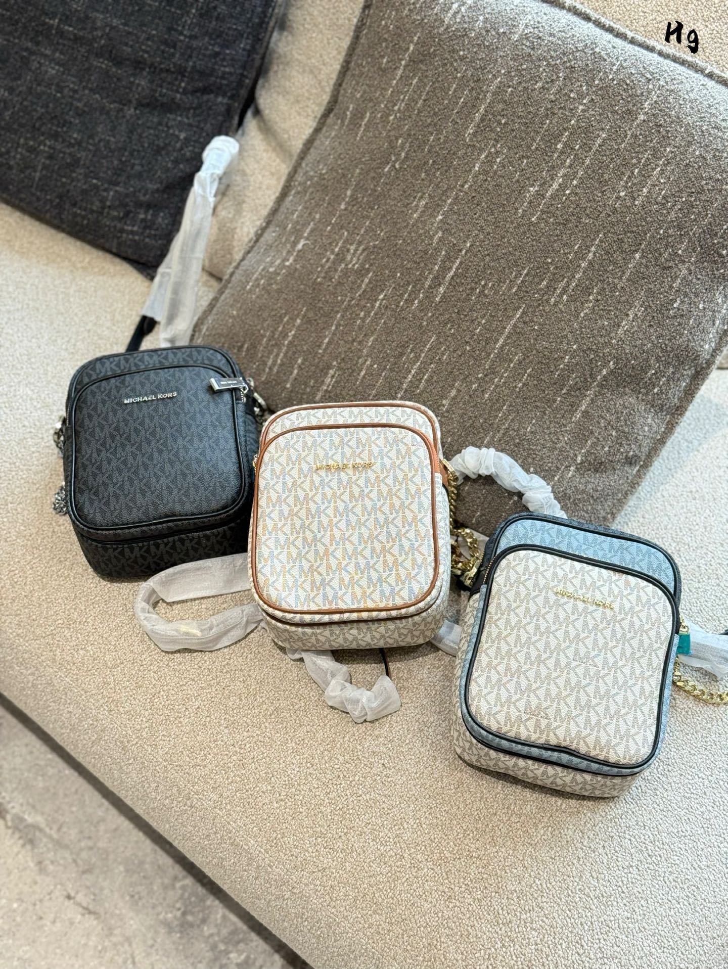 MK bag mercer 00