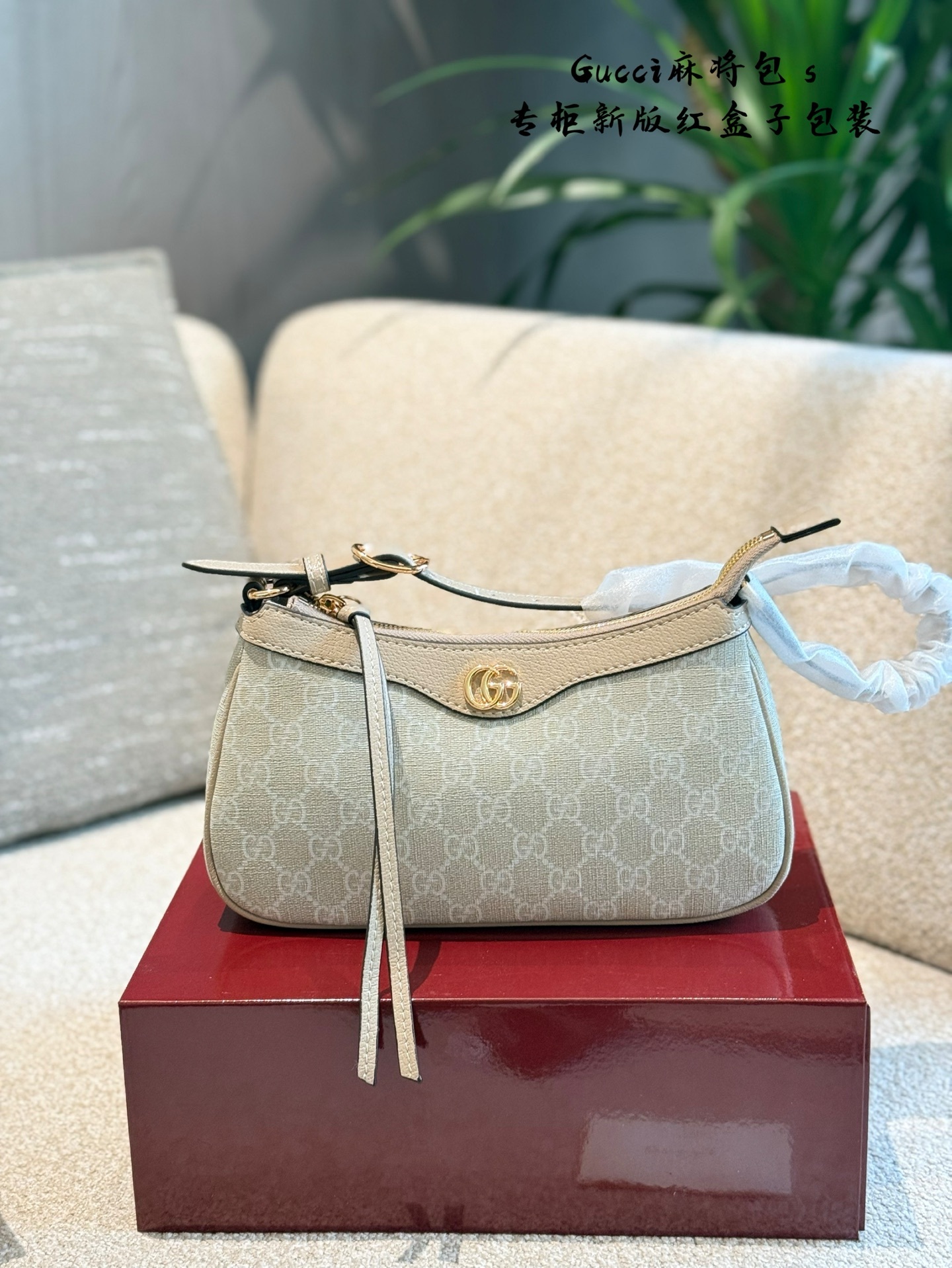 Gucci Silver Vintage-Inspired Bag 534