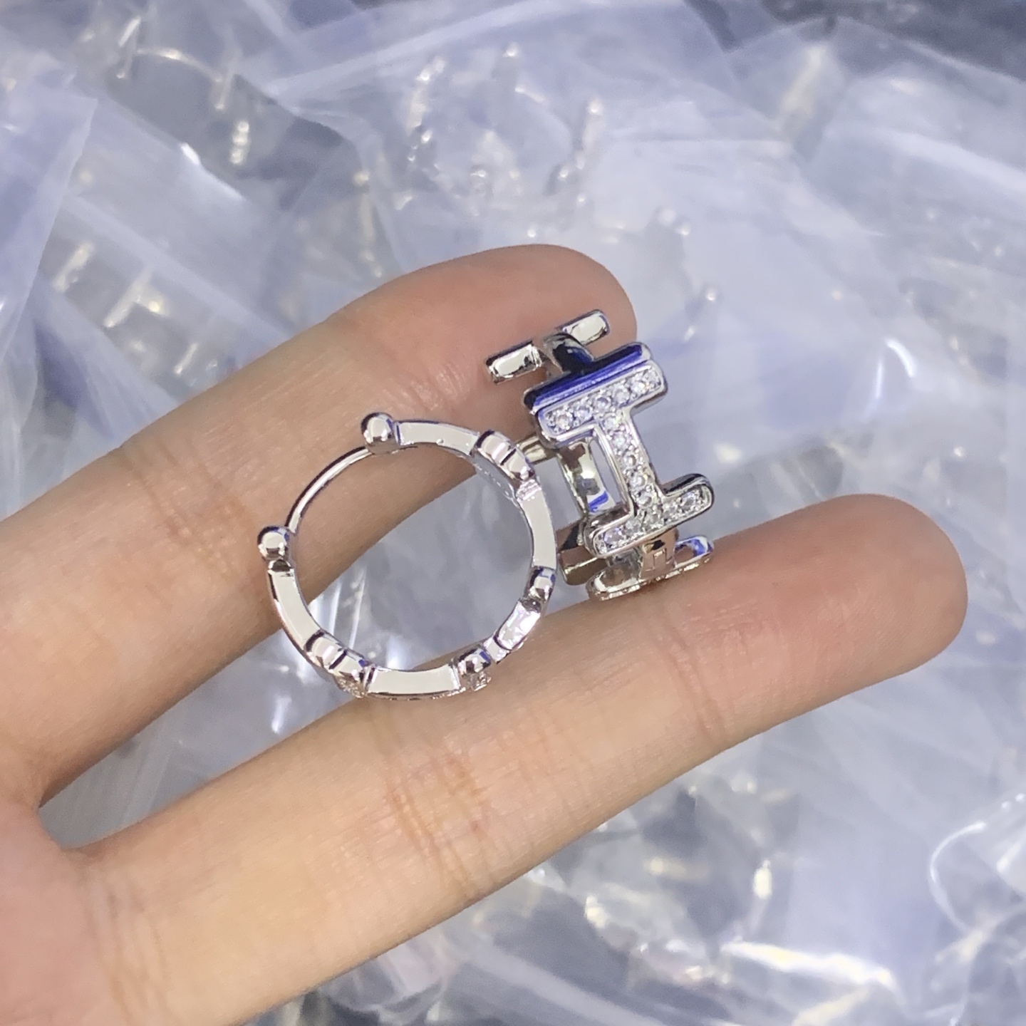 Hermes h Silver Romantic Earrings 126