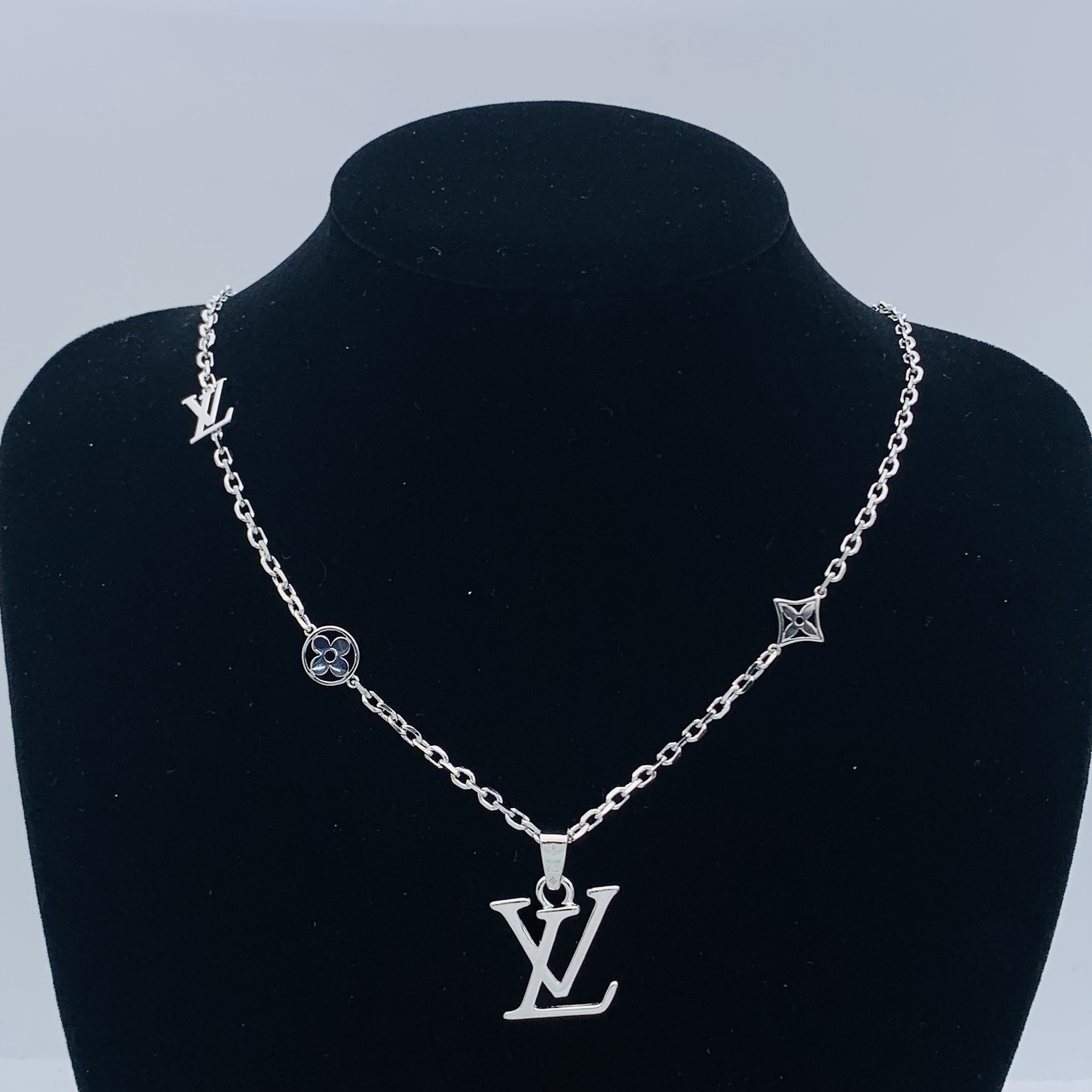 LV Silver Logo-Accented Necklace 1113
