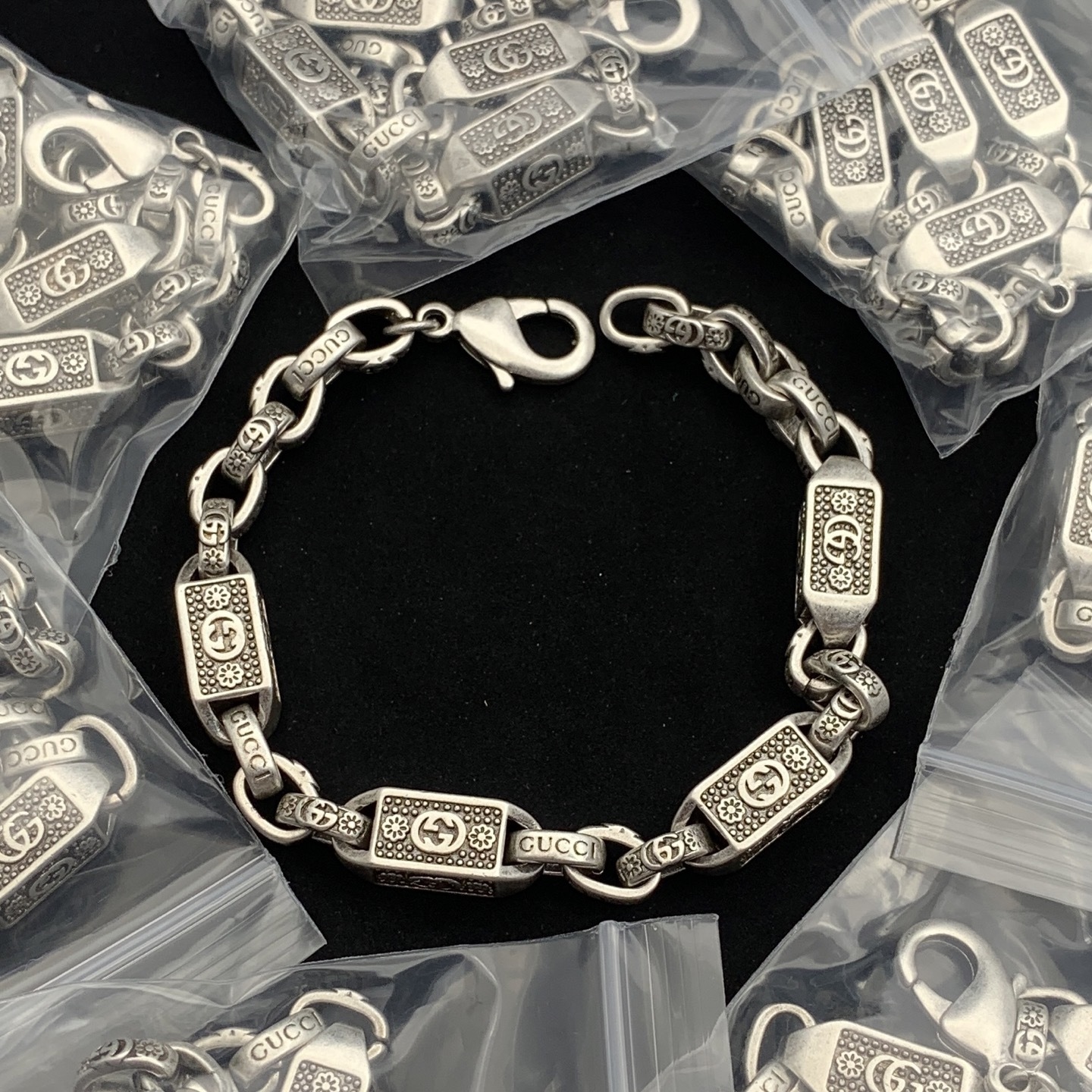 Gucci Silver Logo-Accented Bracelet 262