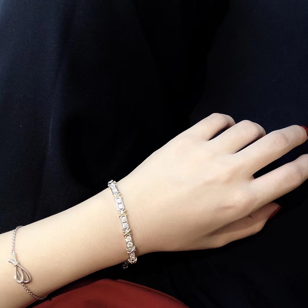 Tiffany Gold Vintage-Inspired Bracelet 240